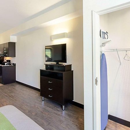 Studio 6 Austin Airport Екстер'єр фото
