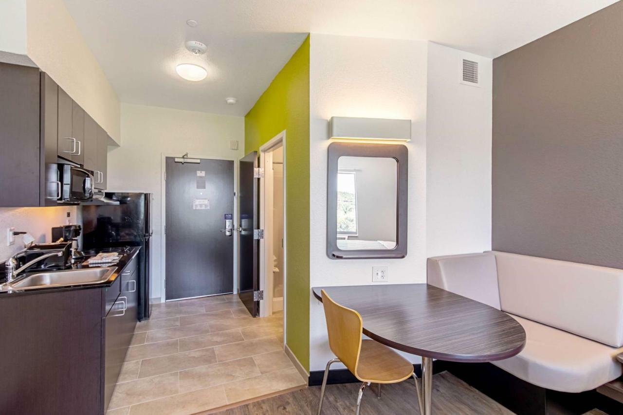 Studio 6 Austin Airport Екстер'єр фото