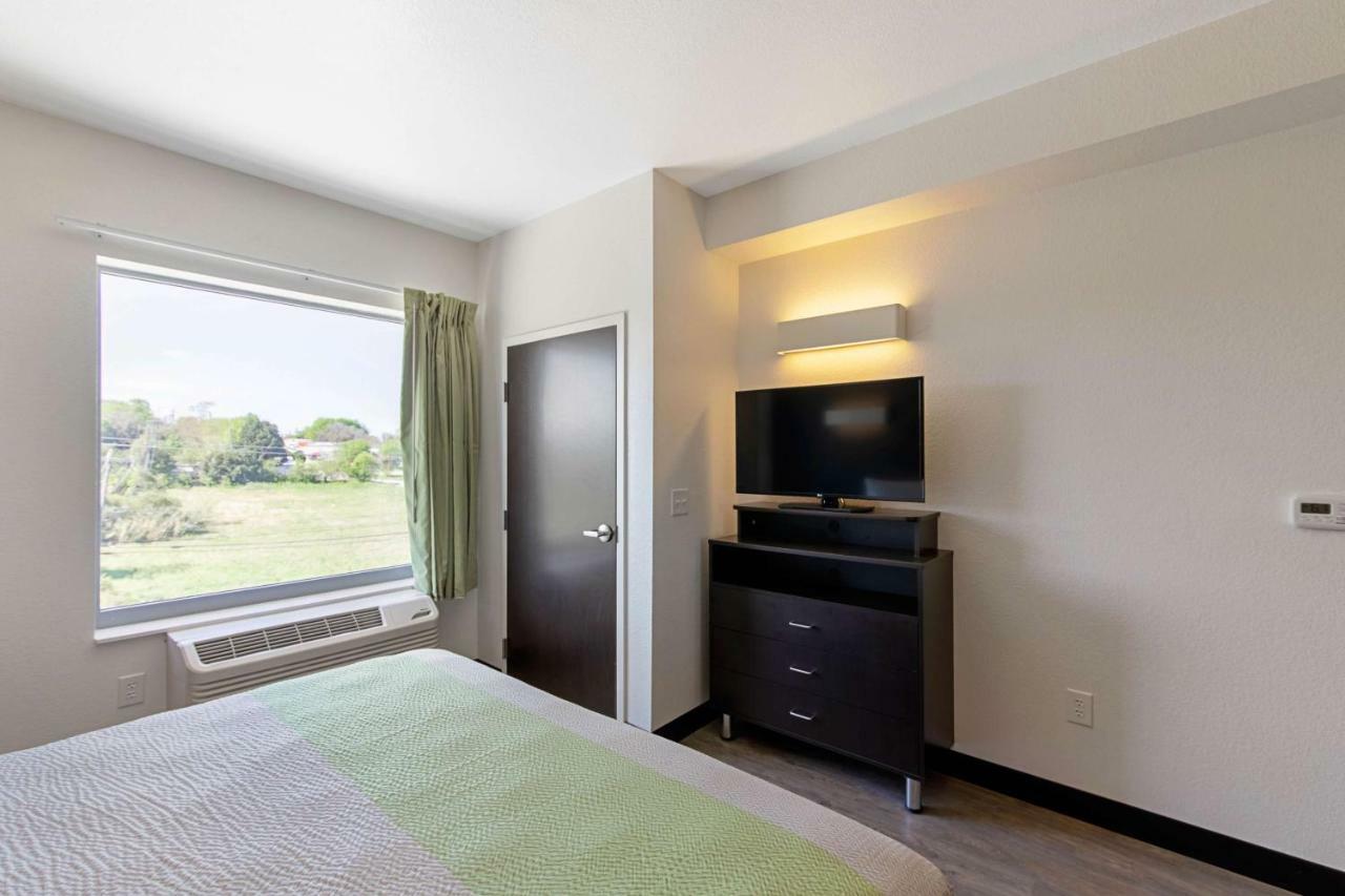Studio 6 Austin Airport Екстер'єр фото