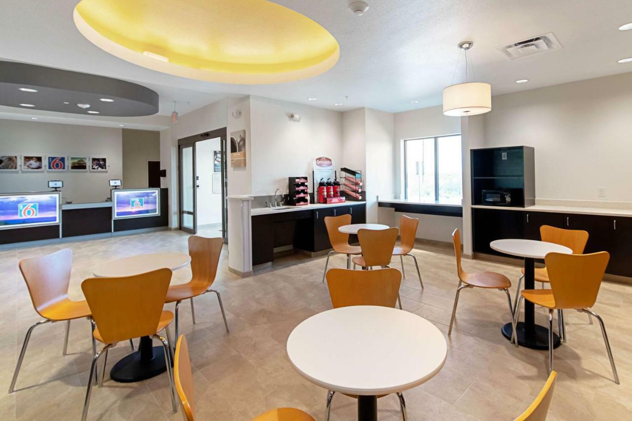 Studio 6 Austin Airport Екстер'єр фото